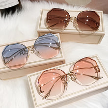 Load image into Gallery viewer, Gradient Women&#39;s Sunglasses
